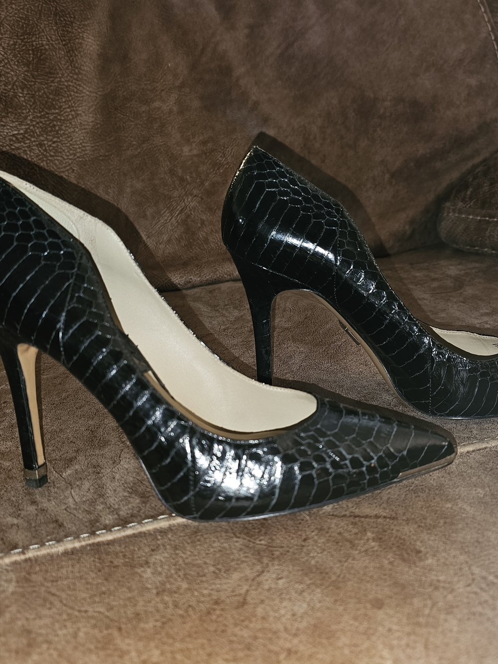 Michael Kors Black Croc-Embossed Pointed Toe Stiletto Pumps